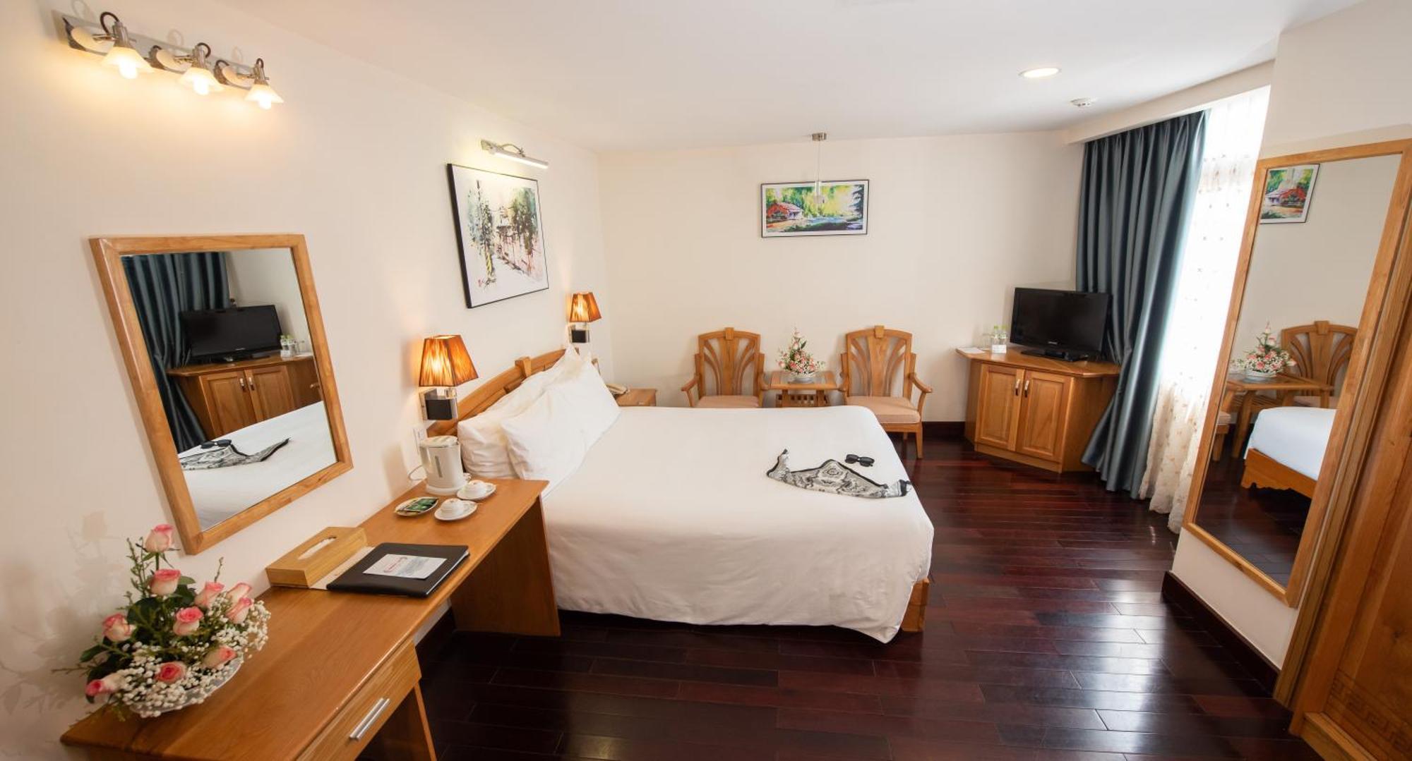 Romance Hotel Hue Exterior foto